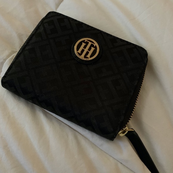 Tommy Hilfiger Handbags - Mini Card Zipper Wallet